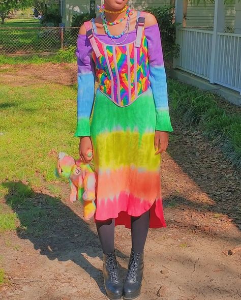 Rainbow Grunge Outfit, Lisa Frank Outfit Aesthetic, Lisa Frank Aesthetic Outfit, Rainbow Alt Outfits, Breakcore Fashion, Acid Pixie Aesthetic Outfits, Colorful Alternative Fashion, Rainbow Outfit Aesthetic, Rainbowcore Fashion