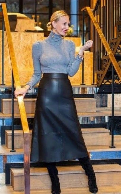 Long Leather Skirt Outfit Winter, Leather Skirt Outfit Winter, Long Skirt Winter, Work Outfits Ideas, Long Leather Skirt, Career Women, Leather Skirt Outfit, Pocket Stitching, Sleek Dress