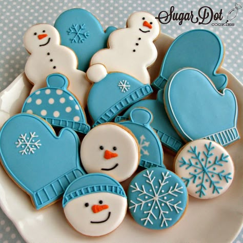 Sugar Dot Cookies: Cookie Decorating Party - January 2015 Christmas Sugar Cookies Decorated, Royal Cookies, Cute Christmas Cookies, Yummy Sugar Cookies, Sugar Cookie Decorating, Cookie Decorating Party, Winter Cookies, Cookie Decorations, Sugar Cookie Ideas