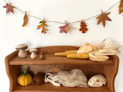 Diy Leaf Decor, Handicrafts For Kids, Diy Slinger, Diy Leaf Garland, Diy Fall Garland, Thanksgiving Garland, Autumn Leaves Craft, Fall Leaf Garland, Diy Leaves