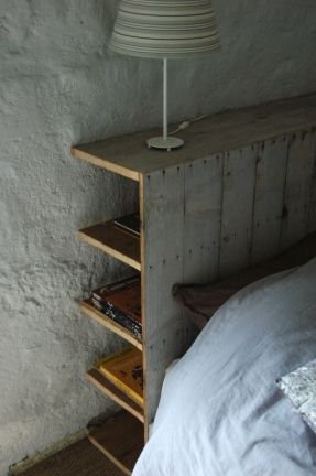 Float Shelf, Små Rum Lidt Plads, Get Out, Headboard With Shelves, Headboard Decor, Need To, Headboard Wall, Home Architecture, Diy Headboard