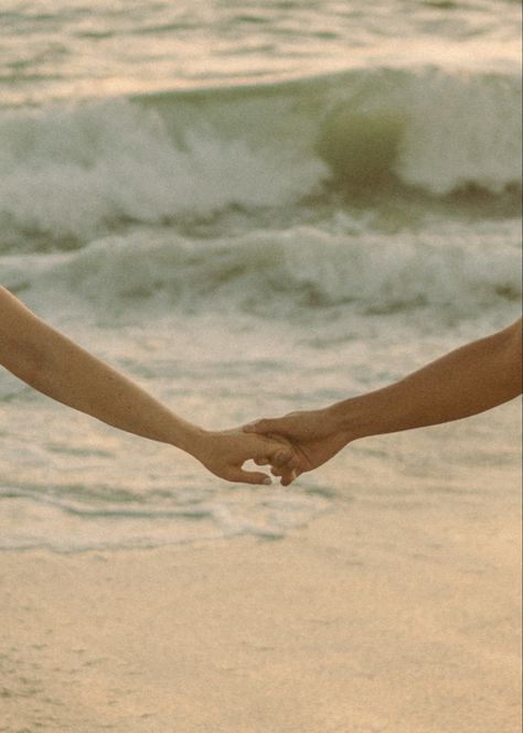 Couple holding hands at the beach #warmandfuzzy #couplesphotoshoot #engagement Aesthetic Lovers Picture, Perfect Life Pictures, Couple On The Beach Aesthetic, Couple On Beach Aesthetic, Love Beach Aesthetic, Aesthetic Hand Holding, Love Languages Aesthetic, Couple In Beach, Connection Aesthetic