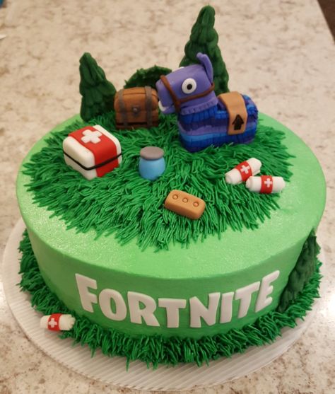 Fortnite Cake Homemade Fortnite Cake, Fortnite Cake Buttercream, Fortnite Birthday Party Cake, Fortnite Bday Cake, Fortnite Peely Cakes, Fortnite Bday Party Ideas, Fortnite Sheet Cake, Simple Fortnite Cake, Fortnight Cakes For Boys