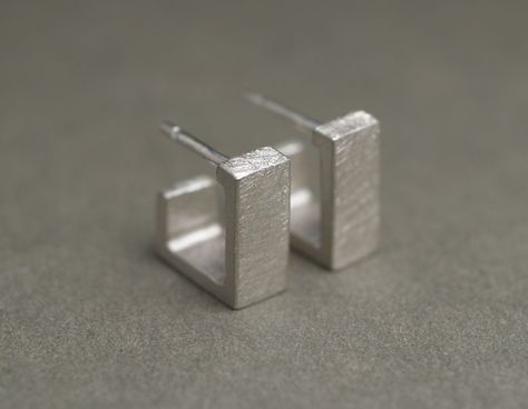 Mica Art, Ear Pieces, Metal Jewellery, Earrings Square, Square Earrings, Contemporary Jewellery, Jewellery Design, Silver Jewellery, Ear Studs