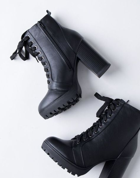 Combat Boots Heels, Mode Rockabilly, Womens Black Booties, Dr Shoes, Heel Accessories, Walk The Line, Black Platform Boots, Toe Post Sandals, Studded Heels