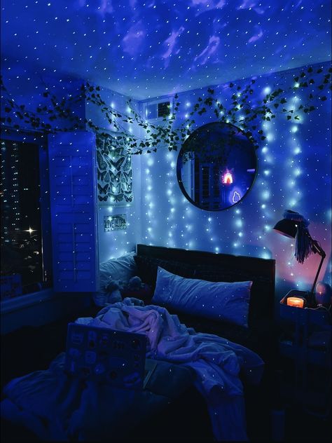 Room Ideas Girls Bedroom, Teens Room Ideas, Make Your Room Aesthetic, Indie Rooms, Aesthetic Lights, Blue Room Decor, Dream Bedroom Inspiration, Chill Room, Room Redesign