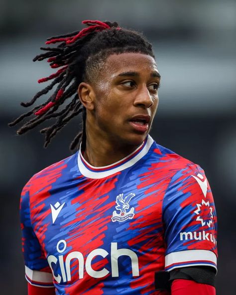 Crystal Palace Wallpaper, Michael Olise, Moving To England, Neymar Football, Supreme Wallpaper, Football Photos, Leeds United, Rap Tee, Football Pictures