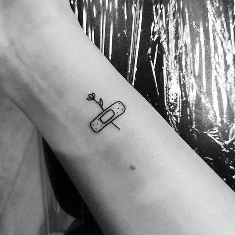 Small Simplistic Tattoos, Minimalist Tattoo Meaning, Tattoo Line, Tato Henna, Tattoos Geometric, Geniale Tattoos, Minimalist Tattoos, Aesthetic Tattoo, Little Tattoos