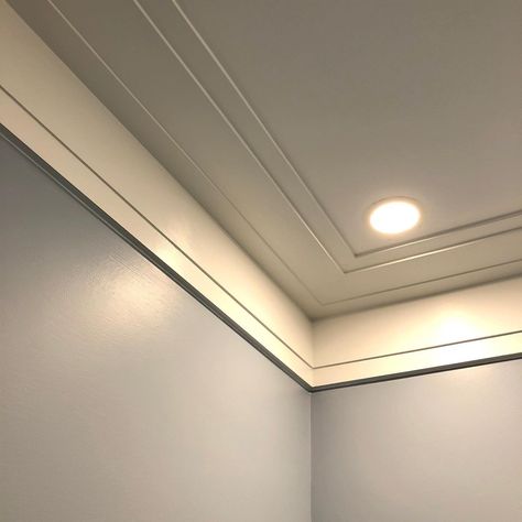 8 Modern Crown Molding Designs and Ideas | The Family Handyman Big Crown Molding Ideas, Craftsman Crown Molding, Farmhouse Crown Molding, Ceiling Molding Ideas, Modern Crown Molding, Ceiling Crown Molding, Plaster Ceiling Design, Molding Ceiling, Cornice Design