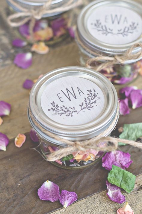 DIY Potpourri Wedding Favors Fall Wedding Guests, Diy Potpourri, Fall Wedding Ceremony Decorations, Bride Morning, Fall Wedding Favors, Diy Wedding Favors Cheap, Homemade Wedding Favors, Fall Wedding Color Schemes, Wedding Favours Luxury