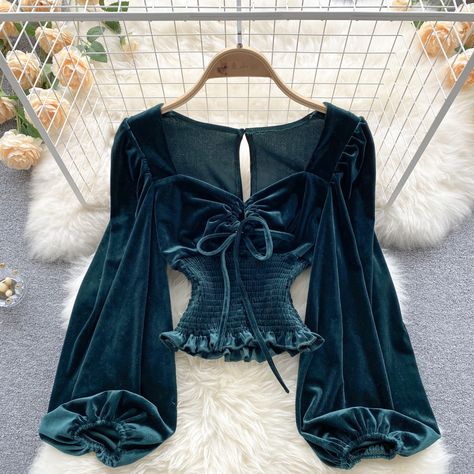 Green Velvet Clothes, Green Velvet Top Outfit, Tops For Women Velvet, Velvet Top Outfit, Special Outfits, Black Velvet Top Outfit, Velvet Outfit, Velvet Crop Top Outfit, Velvet Top Designs