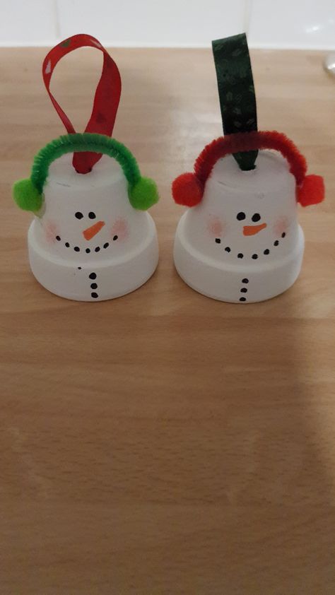 Pot Christmas Decorations, Mini Flower Pot Crafts, Snowman Crafts Diy, Kids Christmas Ornaments, Handmade Christmas Crafts, Christmas Clay, Cute Christmas Gifts, Winter Crafts For Kids, Daycare Crafts