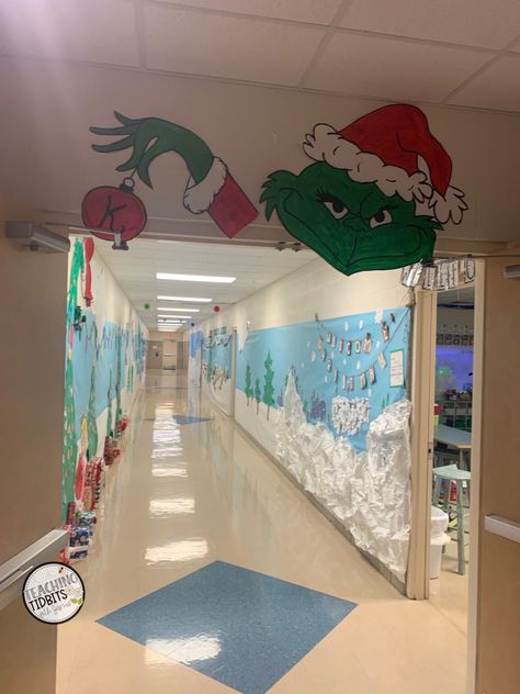 Christmas Hallway Decorations School, Christmas Hallway Decorations, Christmas Classroom Decorations, School Hallway Decorations, Whoville Christmas Decorations, Hallway Decorations, Christmas Hallway, Classroom Christmas Decorations, School Hallway