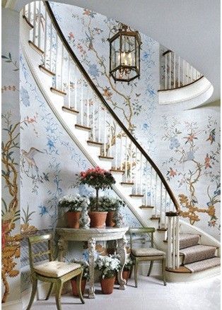 Foyer and staircase, interior design ideas and home decor by ZsaZsa Bellagio:  Gorgeous foyer.. Wallpapered Ceiling, Wallpapers Interior, Gracie Wallpaper, Budget Interior, Painted Walls, Chinoiserie Wallpaper, Chinoiserie Chic, Chic Interior, Design Case