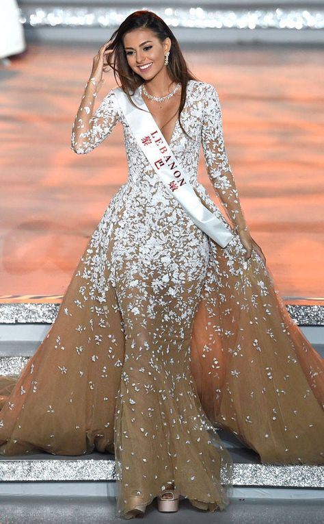 Mireia Lalaguna Royo is crowned the winner! Pageant Dresses For Women, Miss Universe Gowns, Masquerade Ball Gowns, Miss Pageant, Best Gowns, Dress Colors, Pageant Gowns, Miss World, Pageant Dress