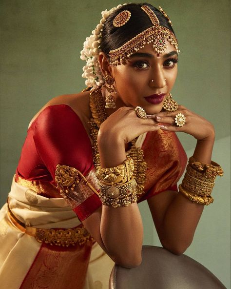 Tamil Bride, Bridal Jewellery Inspiration, Bridal Sarees South Indian, Tamil Brides, Tamil Wedding, Hindu Bride, Bridal Poses, Telugu Brides, Indian Photoshoot