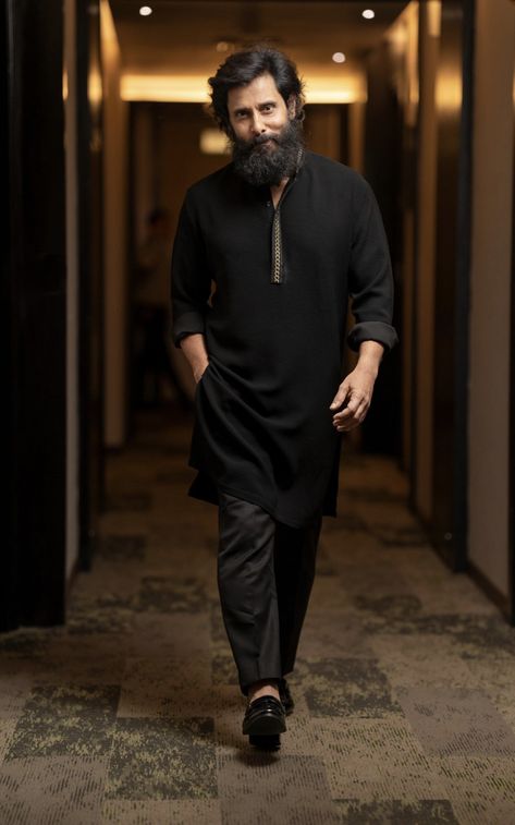 Ethnic Wear Men Indian, Kurta Pajama Men Wedding Design, Black Kurta Men, Kurta Poses, Dhruv Vikram, Chiyaan Vikram, Red Sarees, Indian Wedding Clothes For Men, Famous Indian Actors