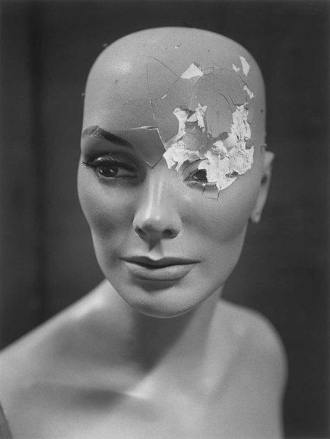 Mannequin Art, Vintage Mannequin, Mannequin Heads, Creepy Dolls, First Art, Doll Parts, Art Reference Photos, Surrealism, Antonio Mora Artwork