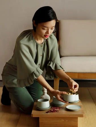 Amanyangyun - Luxury Resort & Hotel in Shanghai, China - Aman Tea Mixology, Spa Photography, Spa Lifestyle, Pouring Tea, Spa Aesthetic, Japanese Spa, Tea Spa, Luxury Resort Hotels, Spa Lounge