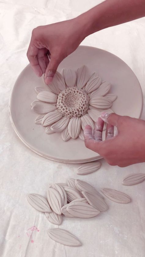 Mitu Haq (@bohemitu) • Instagram photos and videos Air Dry Clay Ideas Sculpture, Air Dry Clay Flowers, Ceramic Handbuilding, Ceramic Wall Flowers, Porcelain Heart, Flower Clay, Art Coquillage, Clay Plates, Sculpture Art Clay