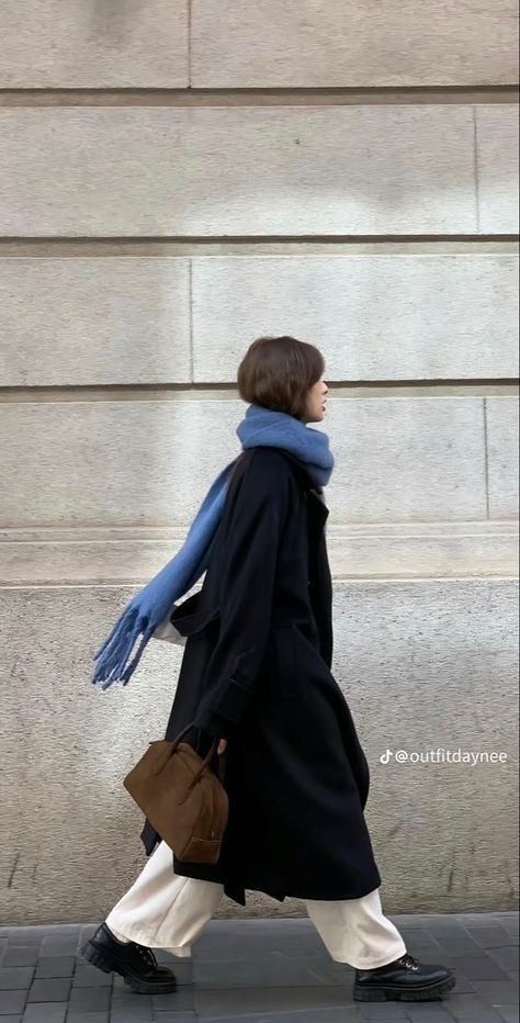 Estilo Hippy, Japan Outfit, Cold Outfits, Blue Scarf, Winter Fits, Mode Inspo, 가을 패션, Autumn Outfit, Looks Style