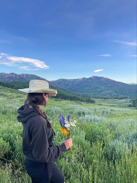 Country Side Aesthetic Girl, Motherhood Aesthetic Country, Everything Country, Friend Poses, Great Life, Insta Photo Ideas, Summer Activities, Life Is Beautiful, Mother Nature