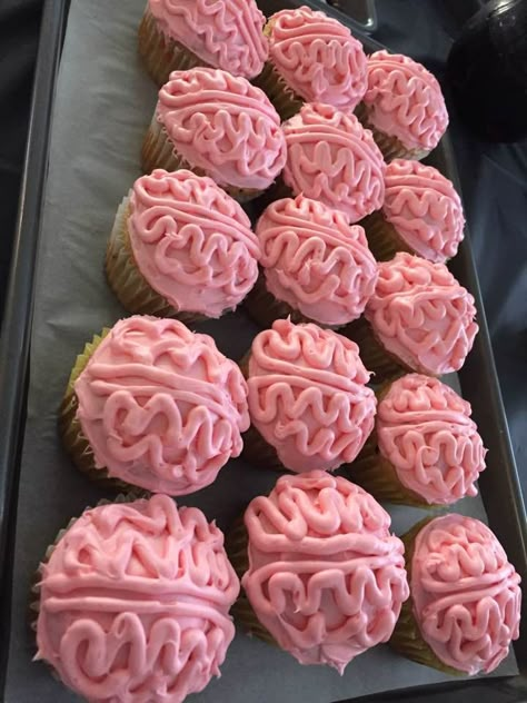 Brain Cupakes Medical Desserts Ideas, Medical Cupcakes Ideas, Medical Themed Snacks, Brain Party Decorations, Medical Party Food Ideas, Science Baking Ideas, Anatomy Themed Food, Psychology Cupcakes, Nurse Graduation Party Decorations Diy