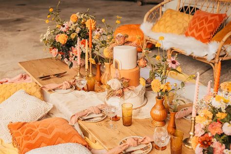 If you loved Daisy Jones & The Six, you'll love this Woodstock wedding inspiration shoot with a focus on sustainability! Woodstock Theme, Woodstock Wedding, Daisy Jones And The Six, Wedding Festivities, Daisy Jones, Rock My Wedding, Retro Wedding, My Wedding, Woodstock