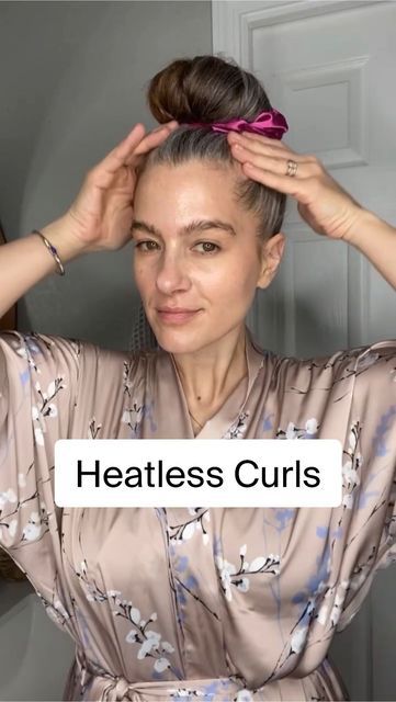 How To Do Heatless Curls Overnight With Scrunchies, Scrunchie Heatless Curls Overnight, Scrunchie Hair Curls, Heartless Curls Overnight Scrunchie, Curls With Scrunchie, Heartless Curls Scrunchie, Scrunchy Heatless Curls, Scrunchie Waves Overnight, Scrunchy Curls