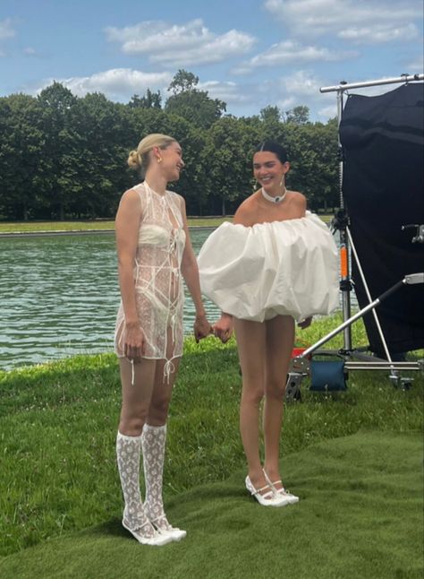 Kendall Jenner Video, Met Gala Outfits, Gigi Hadid Outfits, Sheer Mesh Dress, Hadid Sisters, Model Inspo, Gisele Bundchen, Model Aesthetic, Kendall Jenner Style