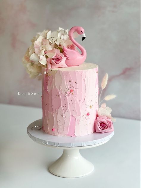 Pink Flamingo Cake, Pink Flamingo Birthday, Flamingo Birthday Cake, Custom Sugar Cookies, Flamingo Cake, Flamingo Birthday Party, Pink Birthday Cakes, Dessert Boxes, Animal Cakes