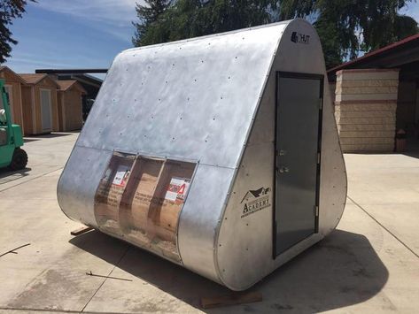 High-Schoolers Designed $3,000 Shelters for the Homeless Homelessness Art, Homeless Ideas, Homeless Shelter Ideas, Homeless Shelter Design, Homeless Housing, Sleeping Pods, Portable Shelter, Pod House, Shelter Design