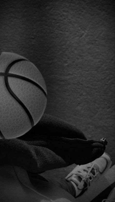 #basketball #sports #basket #aesthetic #black #dark Dark Basketball Aesthetic, Basketball Aesthetic Dark, Basket Aesthetic, Basketball Moves, Hair Color Underneath, Basketball Wallpaper, Sports Day, Gray Aesthetic, Love And Basketball