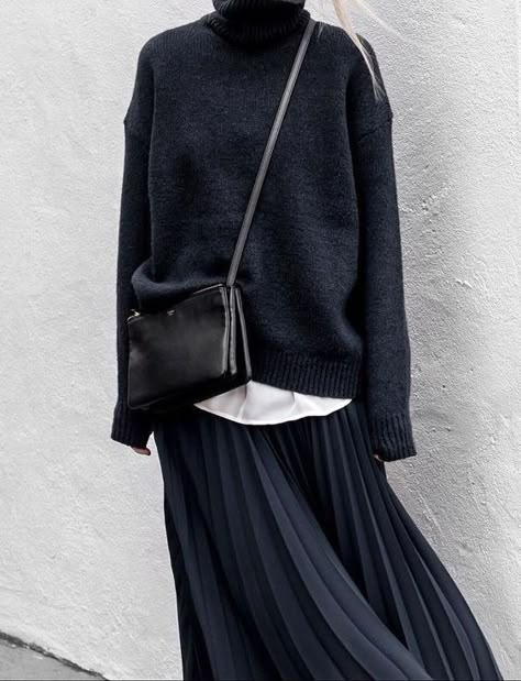 Minimalisticky Chic, Skirt Diy, Black Pleated Skirt, Looks Street Style, Outfit Trends, Mode Inspo, Winter Mode, Looks Chic, 가을 패션