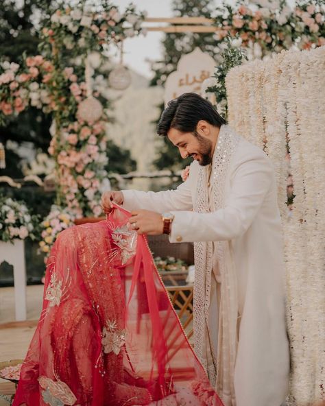 Pakistani Nikkah Bride, Nikkah Photos, Iqra Kanwal, Nikkah Decor, Princess Wedding Theme, Bride Groom Photoshoot, Pakistani Wedding Photography, Bridesmaid Poses, Muslim Wedding Photography