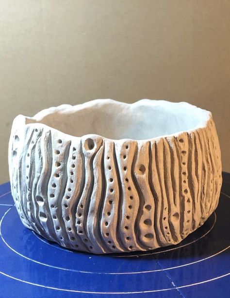 Pottery Texture Ideas, Pinch Pottery Ideas, Coil Pots Ideas Creative, Coil Pots Ideas, Pottery Training, Handmade Clay Pots, Ceramic Pinch Pots, Coil Pottery, Handmade Ceramic Planters