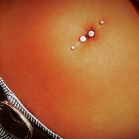 top and bottom belly button piercings. Hopefully getting it done next weekend! yayyyyy Second Belly Button Piercing, Top Navel Piercing, Double Pierced Belly Button, Belly Button Piercing Top And Down, 2 Belly Button Piercings, Belly Button Piercing Double, Double Belly Button Piercing, Double Navel Piercing, Piercings Corps