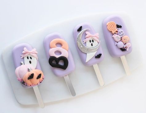 Pink Halloween Desserts, Halloween Cake Popsicles, Ghost Cakesicles, Pink Halloween Treats, Halloween Berries, Halloween Cakesicles, Bday Treats, Cake Pucks, Baby Cake Pops