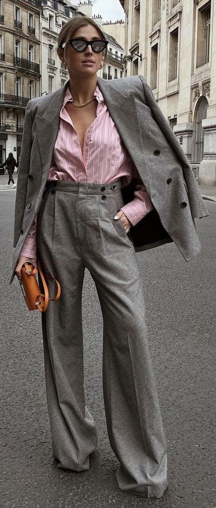 Grey Blazer Outfit Work, Grey Trousers Outfit Women, Pinstripe Suit Women, Pink Grey Outfit, Pink Shirt Outfit, Grey Pants Outfit, Formal Pants Women, Light Grey Suits, Business Outfits Women