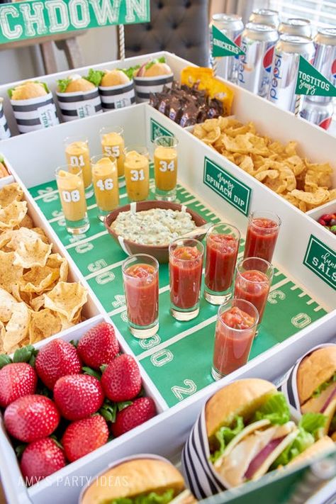 Snack Stadium Diy, Diy Super Bowl, Football Themed Party, Snack Stadium, Sandwich Vegetarian, Superbowl Party Decorations, Football Party Foods, Healthy Superbowl Snacks, Bowl Party Food