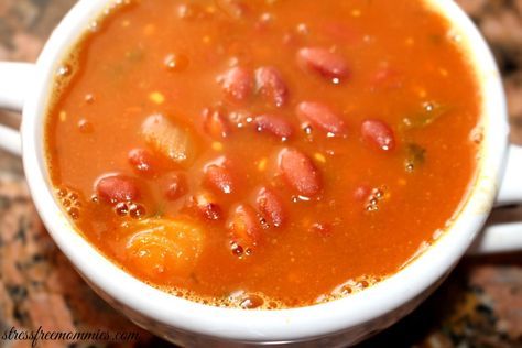 Dominican Stewed Beans/Habichuelas Dominicanas - You need to try this Dominican staple, so delicious, quick to make and will become your favorite kind of beans to eat. Dominican Meals, Stewed Beans, Dominicano Recipes, Habichuelas Guisadas, Nicaraguan Food, Dominican Recipes, Dominican Food, Spanish Dishes, Spanish Recipes