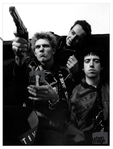 The Clash Poster, Paul Simonon, Mick Jones, Guitar Magazine, Joe Strummer, Pin Up Photos, Punk Scene, Rock N’roll, Punk Bands