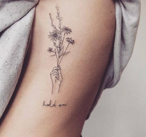 outside right wrist: "sisters are different flowers from the same garden" with my sister (flowers more in hand) Dainty Tattoos For Women, Small Flower Tattoos For Women, Floral Watercolor Tattoo, Small Watercolor Tattoo, Tattoo Schrift, Small Flower Tattoos, Small Girl Tattoos, Rosen Tattoo, Dainty Tattoos