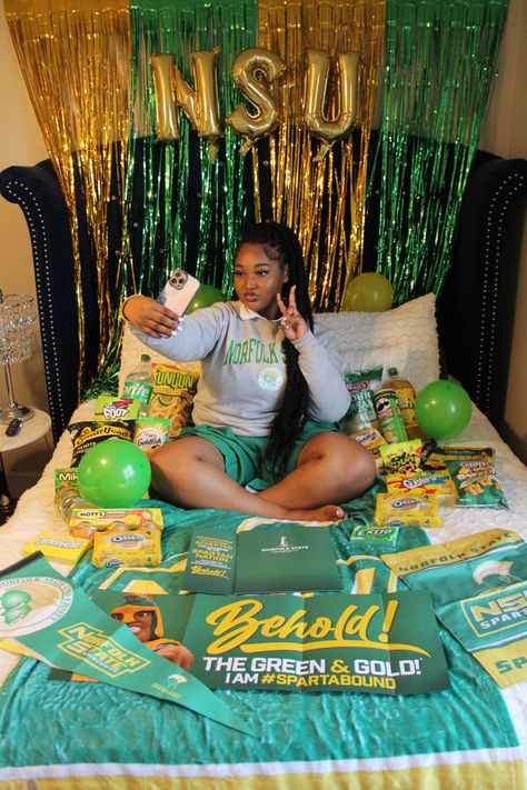 Hbcu Bed Party, College Decision Day Photoshoot, Decision Day College Pictures, Decision Day Outfit, Decision Pictures, College Decision Photoshoot, Decision Day Photoshoot, College Decision Day, Hbcu Life