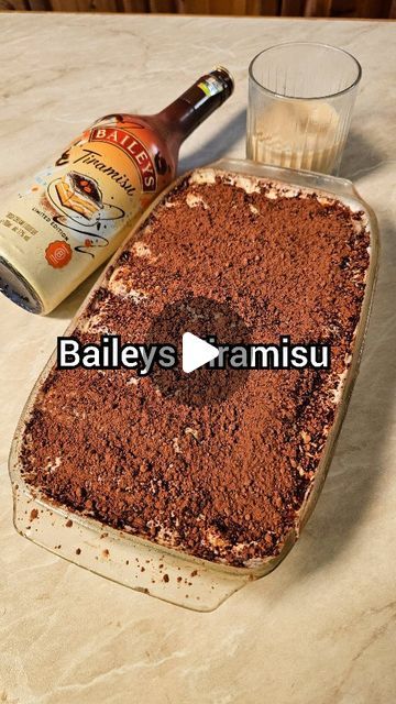 Tiramisu Baileys, Baileys Tiramisu, Italian Desert, Italian Tiramisu, Chocolate Tiramisu, Boozy Desserts, Tiramisu Recipe, Cooking Hacks, Yummy Foods