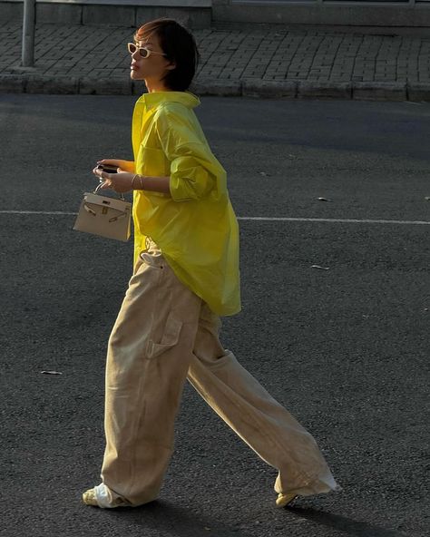 _________ @ya_______i 💛 @klinhnd 🩶 #fujix100vi #styles #streetstyle #fashioninspo #fashioninspiration #stylinginspiration #ootdinspo #stylinginspo #fahionblogger #outfitinspiration #fashionblog #outfitinspo #colour #mood Vintage Chic Outfits, Summer Outf, Colour Mood, Outfit Winter, Cool Fits, April 22, Enjoy Today, Street Styles, Vintage Chic