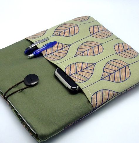 iPad case Diy Laptop Bag, Cover Laptop, Canvas Bag Design, Macbook Air Cover, Fabric Book Covers, Diy Laptop, Laptop Cover, Ipad Bag, Diy Bag Designs