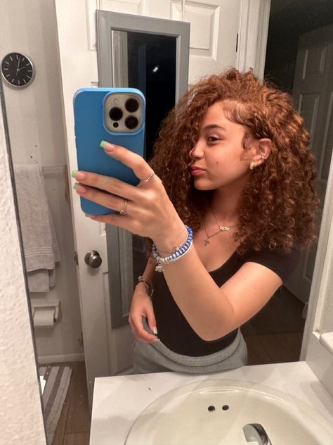 Blond Dyed Curly Hair, Curly Hair Dye Ideas Ginger, Hair Dyes For Curly Hair, Mixed Curly Hair Dye Ideas, Curly Died Hairstyles, Died Curly Hair Ideas, Ginger Blonde Curly Hair, Curly Dyed Hair Natural Curls Blonde, Brown Dyed Curly Hair