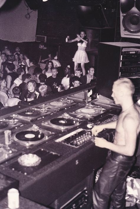 Ministry’s founder Justin Berkman DJing in 1991 90s House Music, Galactik Football, Rave Aesthetic, Ministry Of Sound, Elephant And Castle, Now Quotes, Dj Setup, Acid House, Dj Booth