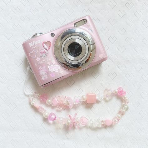 Camera Aesthetic Pink, Pink Digital Camera, Aesthetic Digital Camera, Digital Camera Aesthetic, Camera Decor, Pink Camera, Camera Aesthetic, Cute Camera, Retro Gadgets